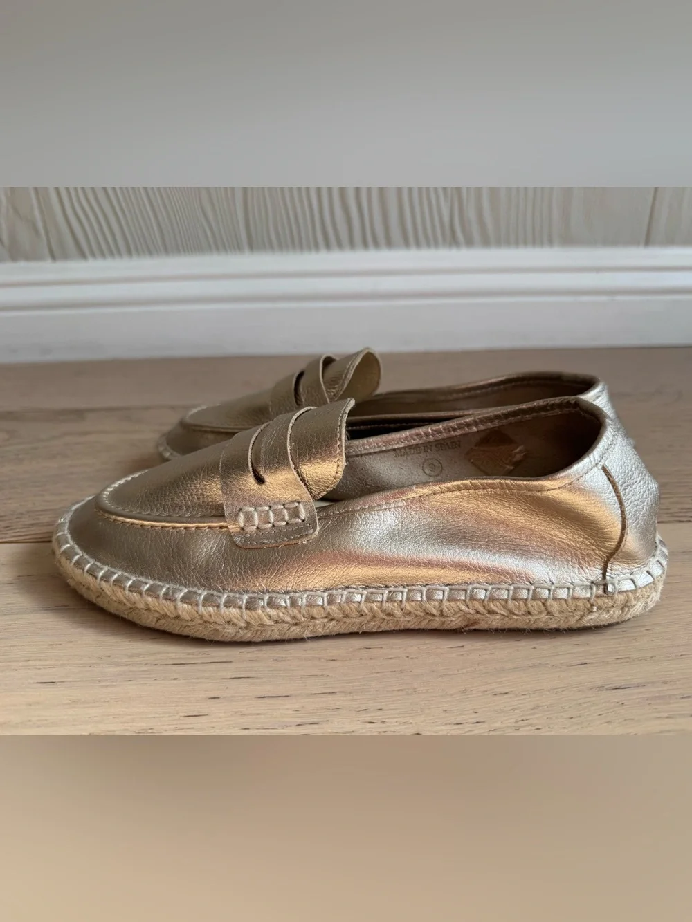 La Canadienne Metallic Bronze Gold Espadrille Loafers - Women Sz: 39 / 8-8.5